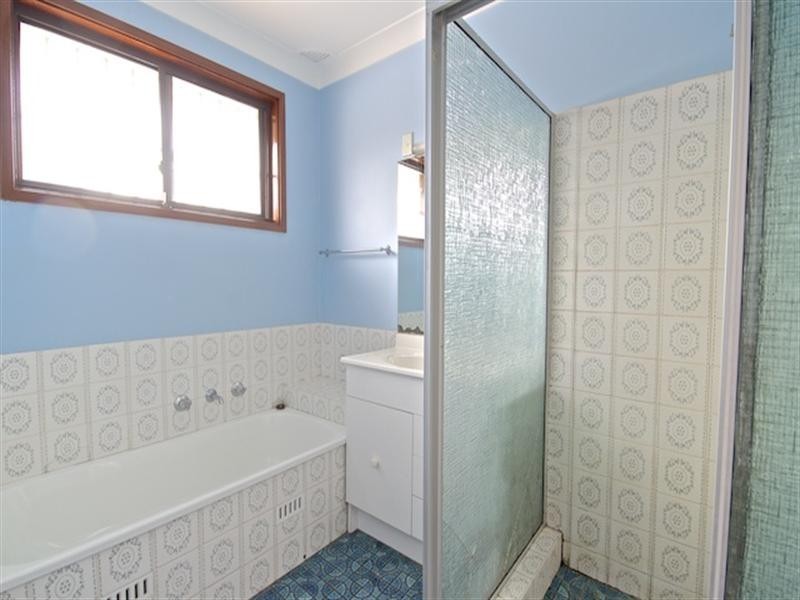 19 Dakota Drive, Bossley Park NSW 2176