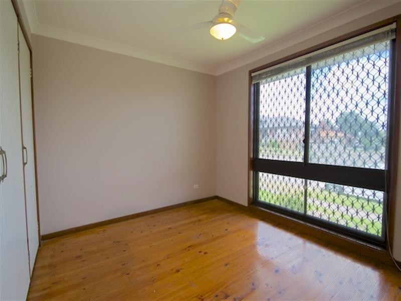 19 Dakota Drive, Bossley Park NSW 2176