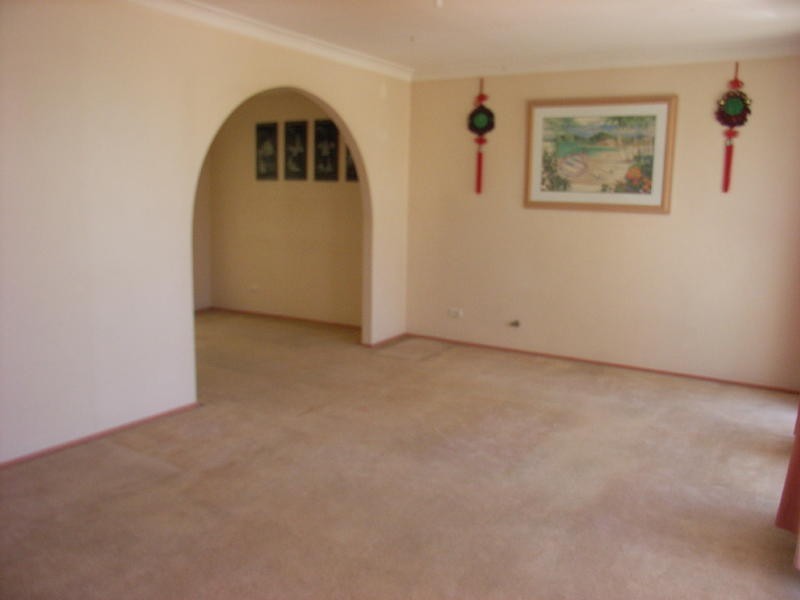 14 Lismore Close, Bossley Park NSW 2176