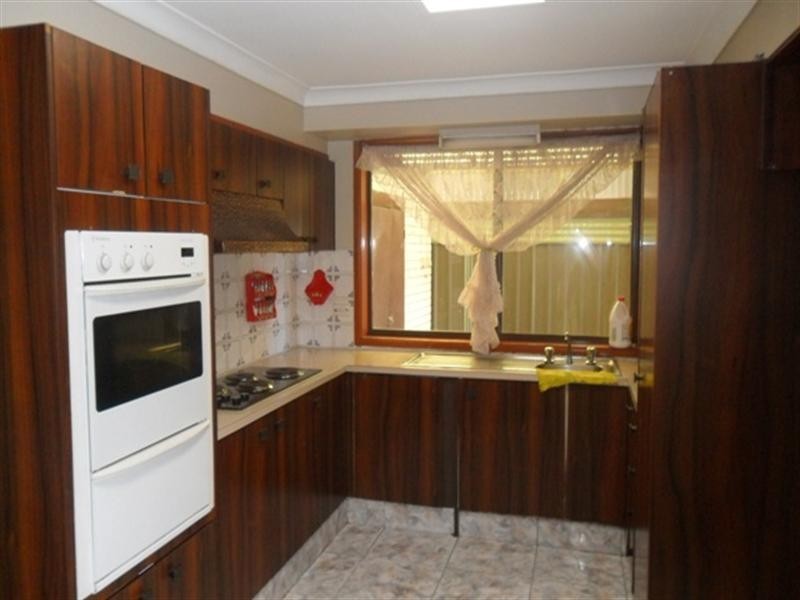 28 Sadlier Crescent, Fairfield West NSW 2165