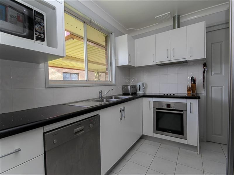 3 Caesar Close, Prairiewood NSW 2176