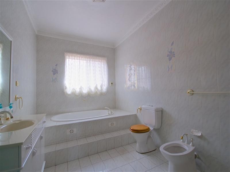 2 Sheoak Place, Bossley Park NSW 2176