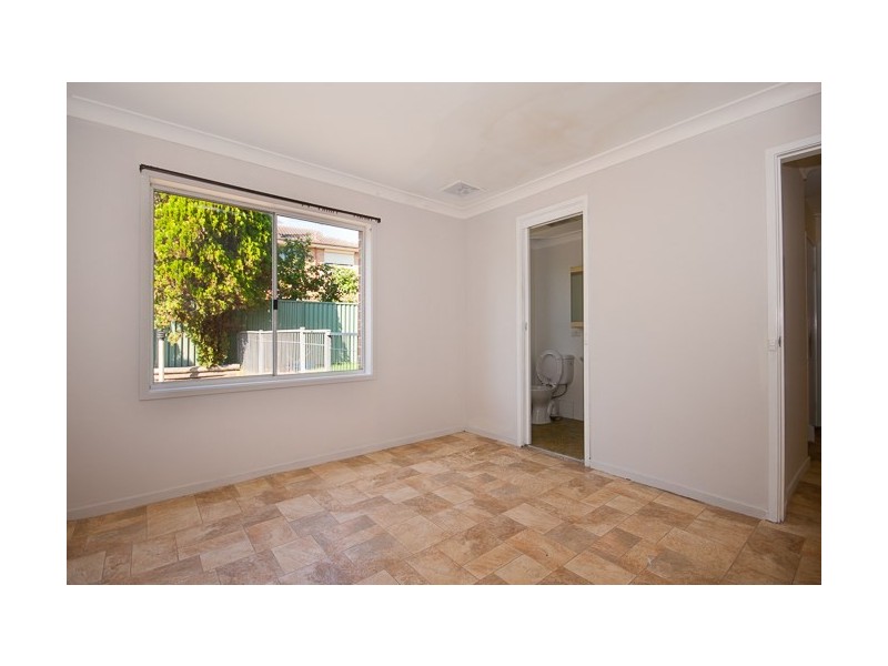 7 Caesar Close, Prairiewood NSW 2176