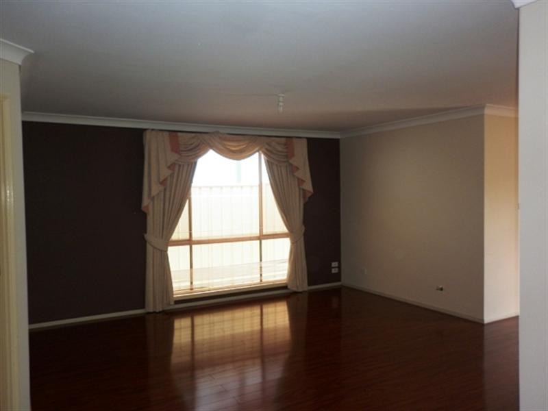 19 Ferraro Crescent, West Hoxton NSW 2171