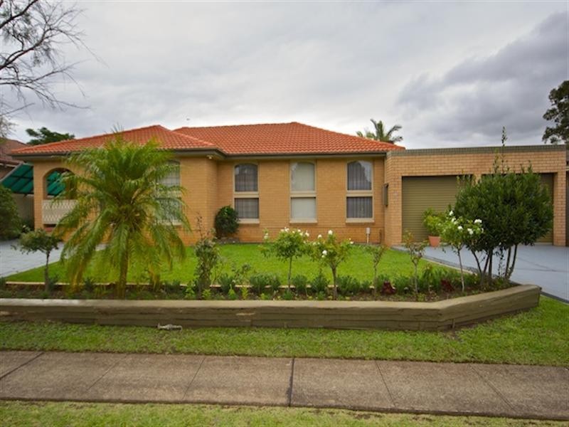 10 Dandenong Close, Bossley Park NSW 2176