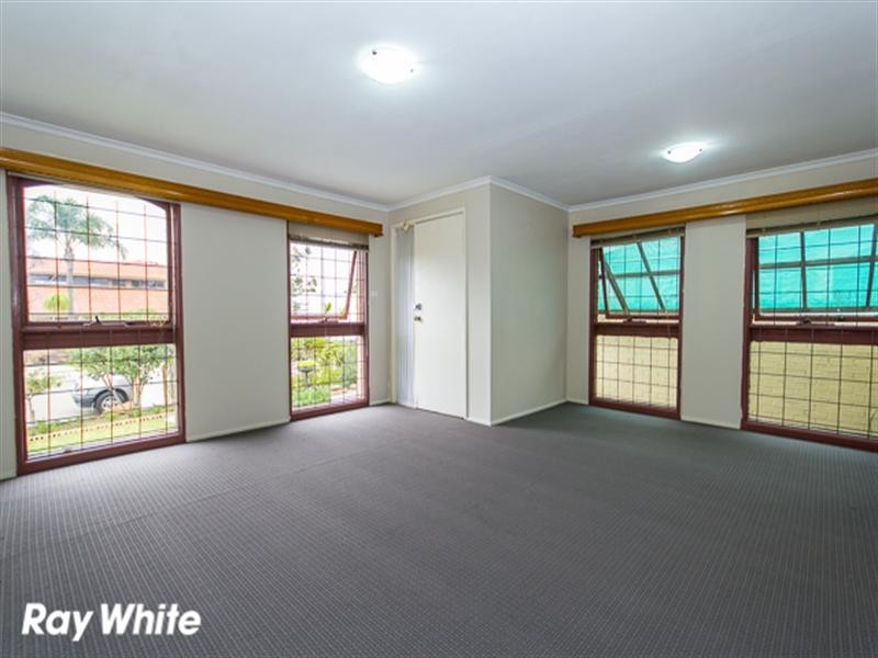 10 Dandenong Close, Bossley Park NSW 2176