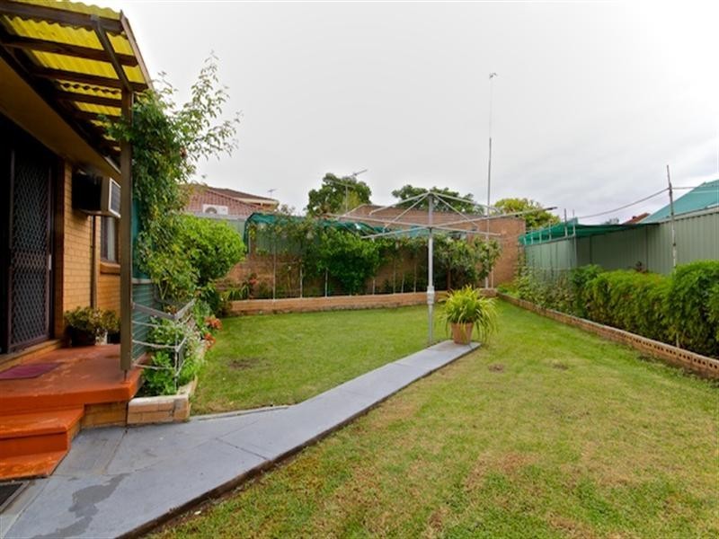 10 Dandenong Close, Bossley Park NSW 2176