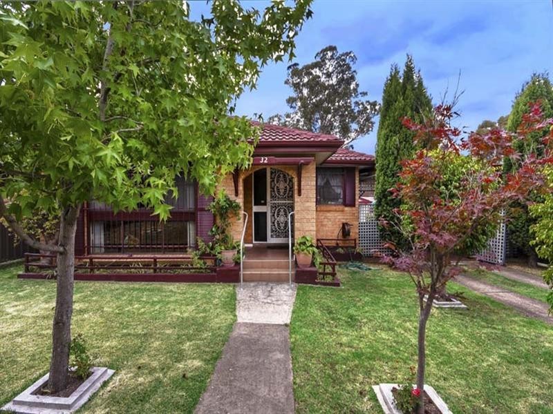 32 Falklands Avenue, Bossley Park NSW 2176