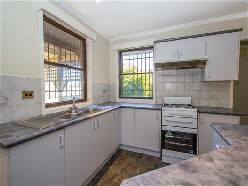 32 Falklands Avenue, Bossley Park NSW 2176