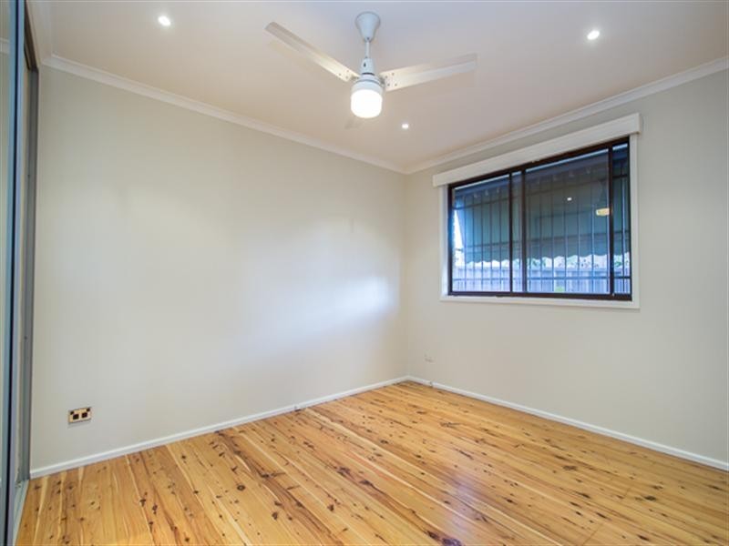 32 Falklands Avenue, Bossley Park NSW 2176