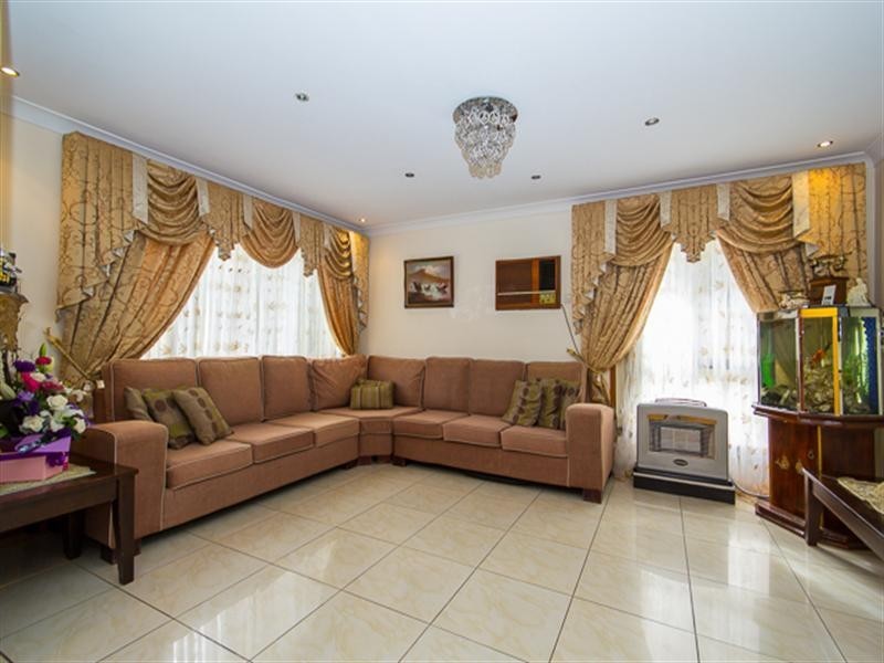 28 Raphael Street, Greenfield Park NSW 2176