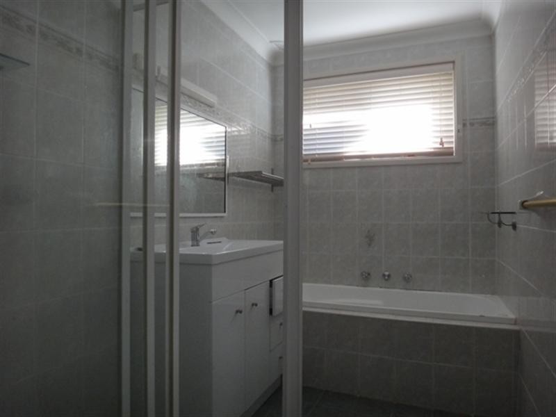 13 Rickard Road, Bossley Park NSW 2176