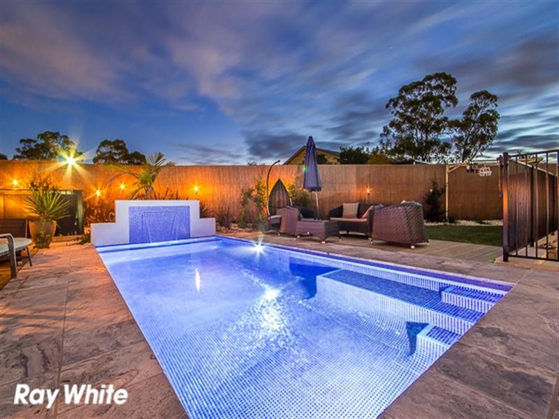 27 Cuthbert Crescent, Edensor Park NSW 2176