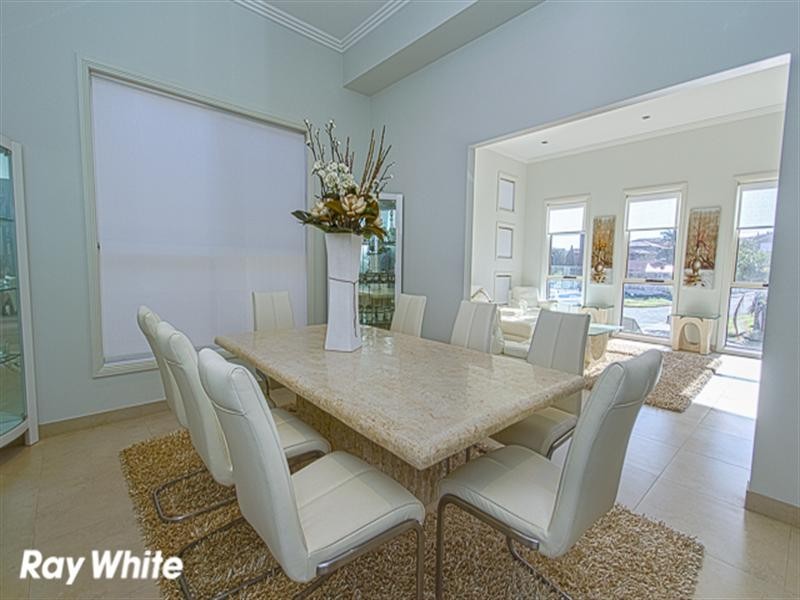 27 Cuthbert Crescent, Edensor Park NSW 2176