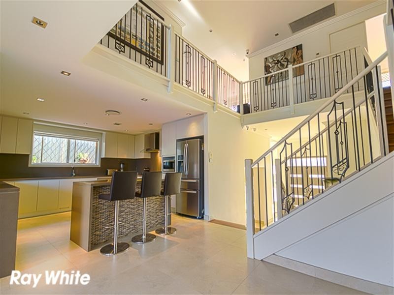 27 Cuthbert Crescent, Edensor Park NSW 2176