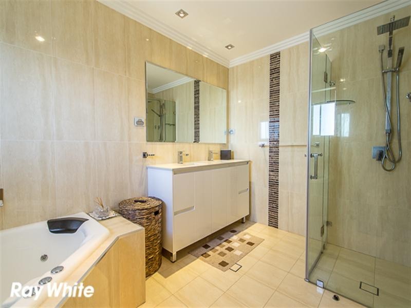 27 Cuthbert Crescent, Edensor Park NSW 2176