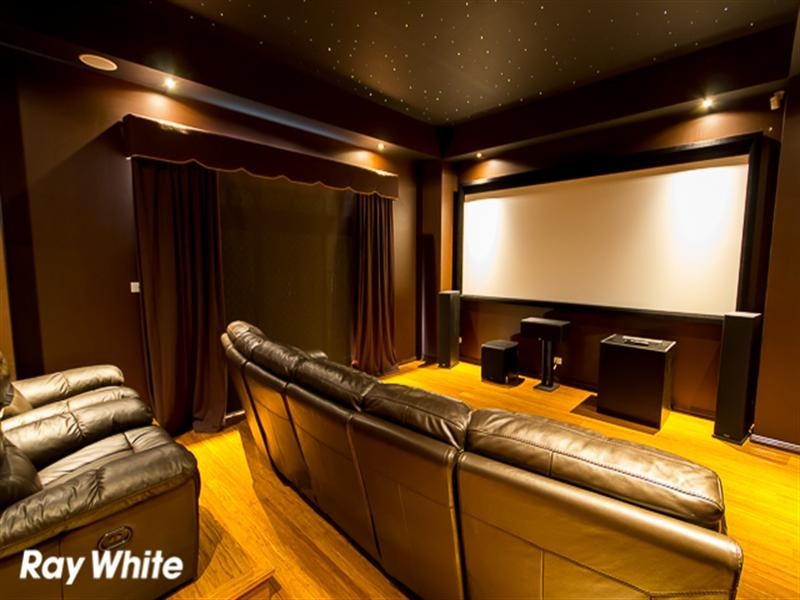 27 Cuthbert Crescent, Edensor Park NSW 2176