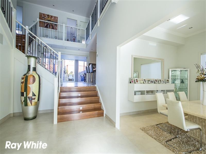 27 Cuthbert Crescent, Edensor Park NSW 2176