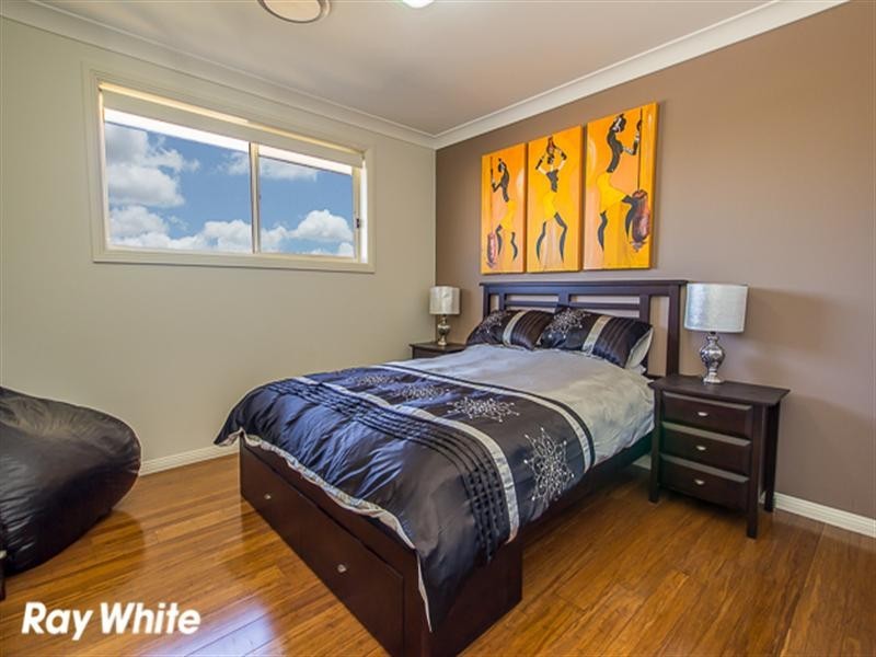 27 Cuthbert Crescent, Edensor Park NSW 2176