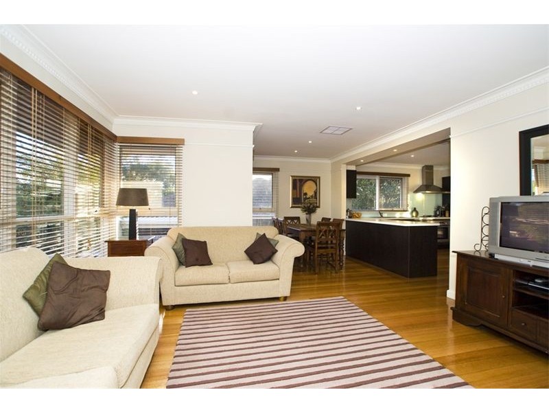 16 Melview Drive, Ringwood North VIC 3134