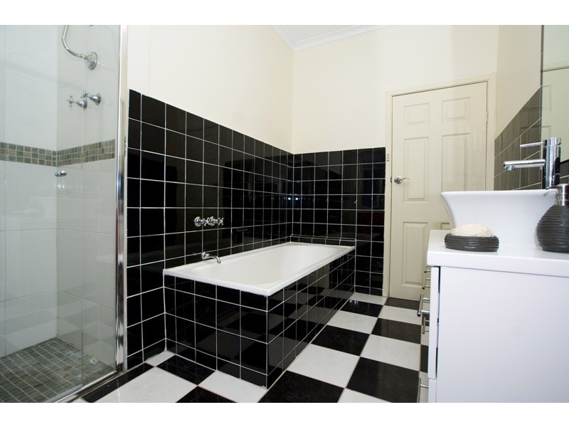 1 Emerald Street, Ringwood VIC 3134