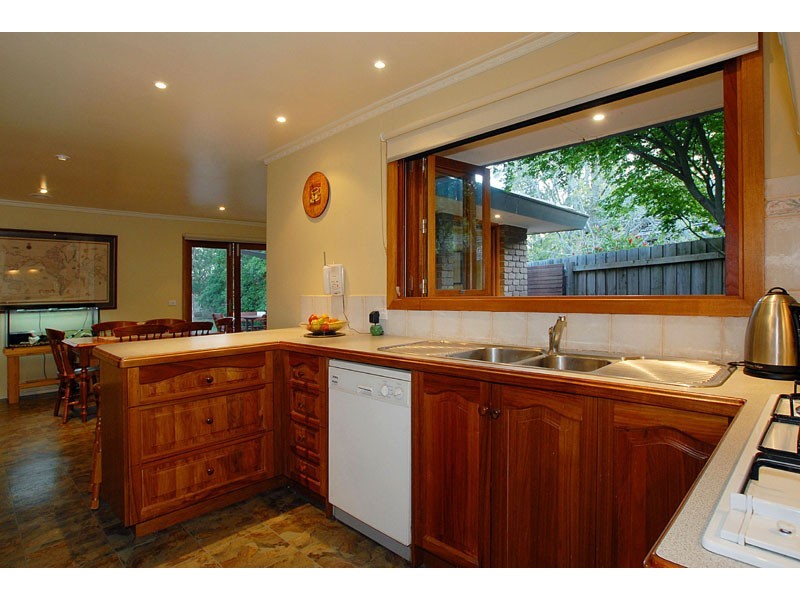 24 Barrow Drive, Heathmont VIC 3135