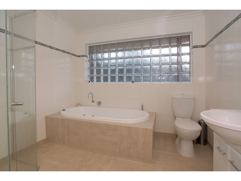 24 Barrow Drive, Heathmont VIC 3135