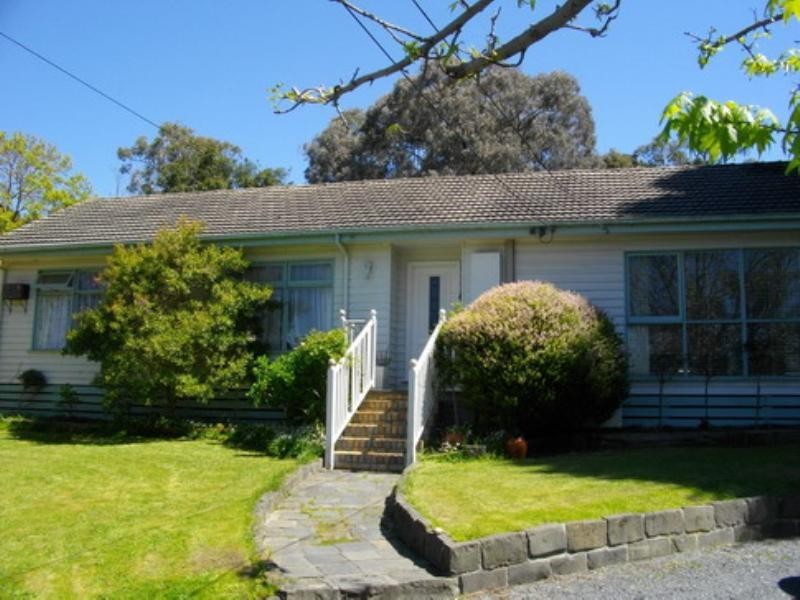 2 Mariana Avenue, Croydon South VIC 3136