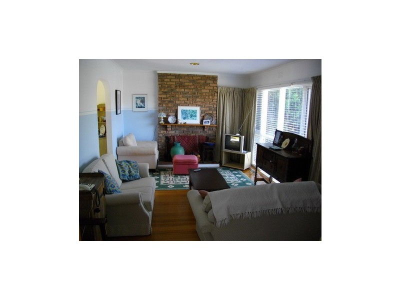 2 Mariana Avenue, Croydon South VIC 3136