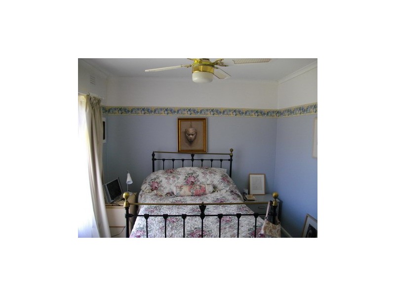 2 Mariana Avenue, Croydon South VIC 3136