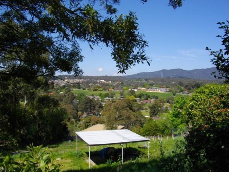 32 Straun Avenue, Mooroolbark VIC 3138