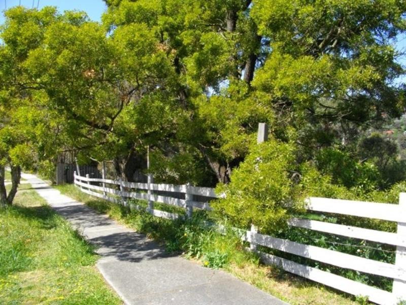 32 Straun Avenue, Mooroolbark VIC 3138