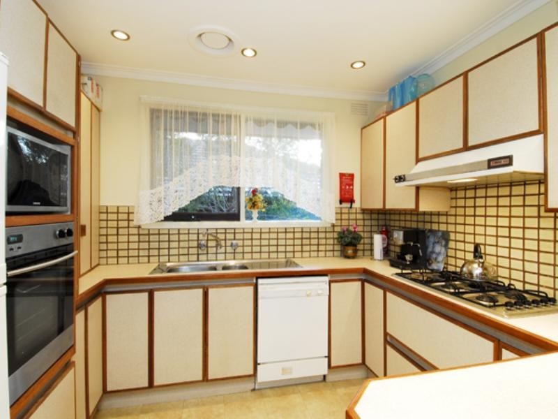 19 Leslie Grove, Ringwood North VIC 3134