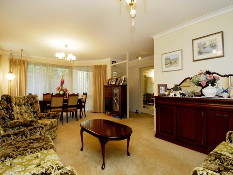 19 Leslie Grove, Ringwood North VIC 3134
