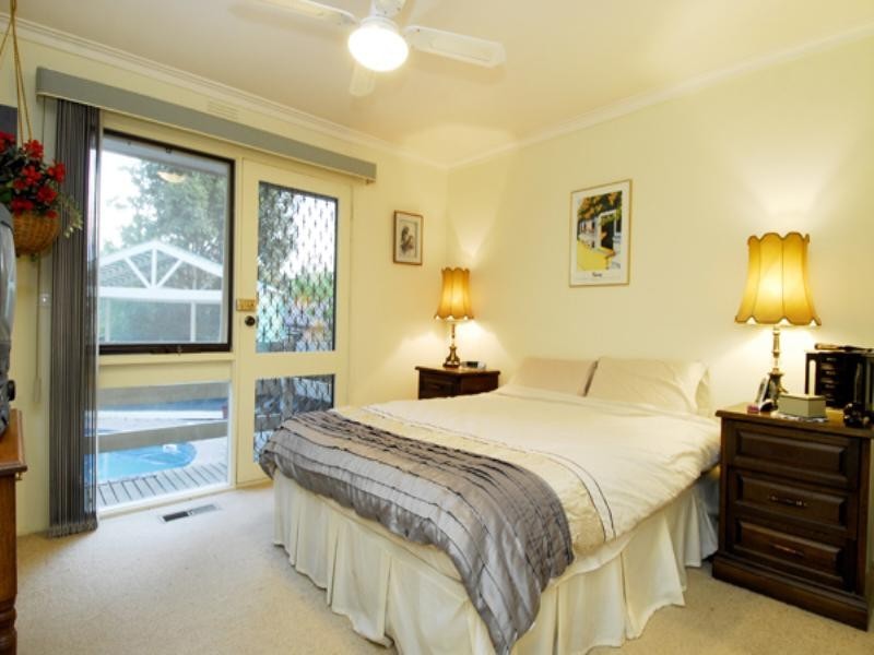 19 Leslie Grove, Ringwood North VIC 3134