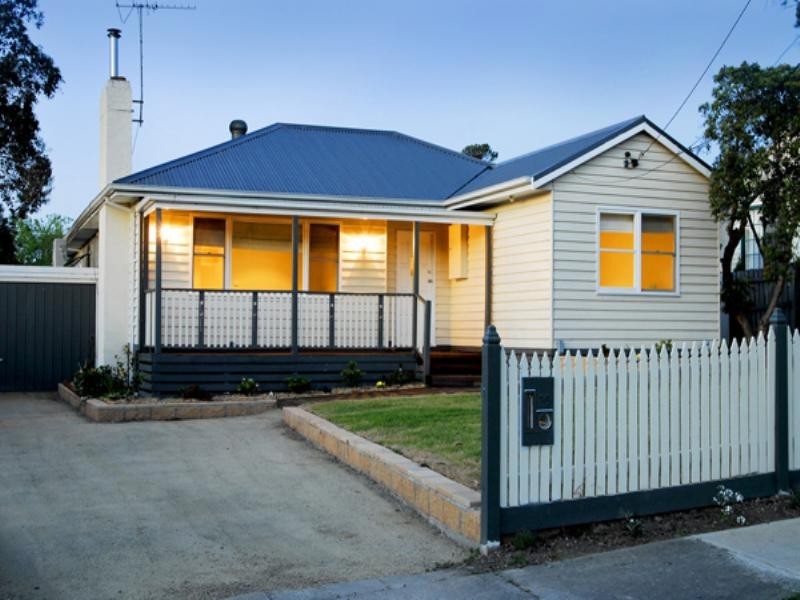 16 Neville Street, Ringwood VIC 3134