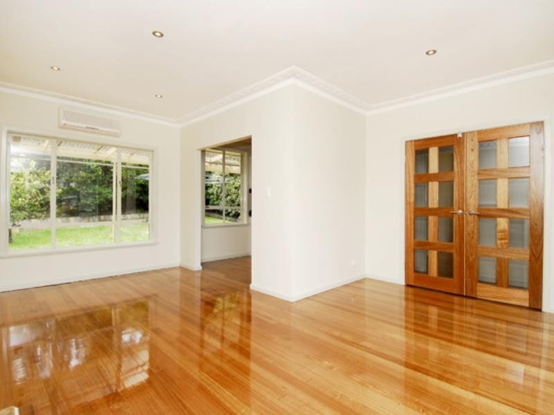 25 Smithdene Avenue, Ringwood East VIC 3135