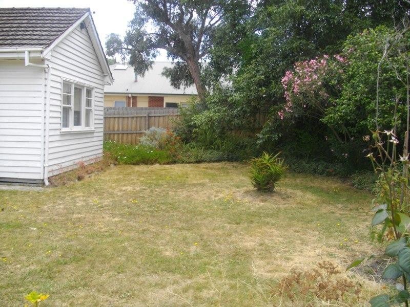 15 Derwent Street, Ringwood North VIC 3134