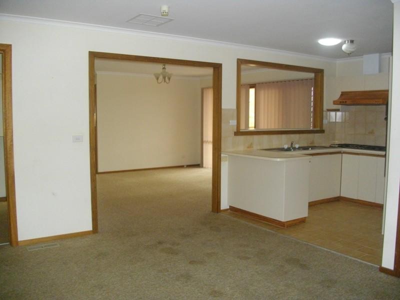 11 Tambo Close, Croydon Hills VIC 3136