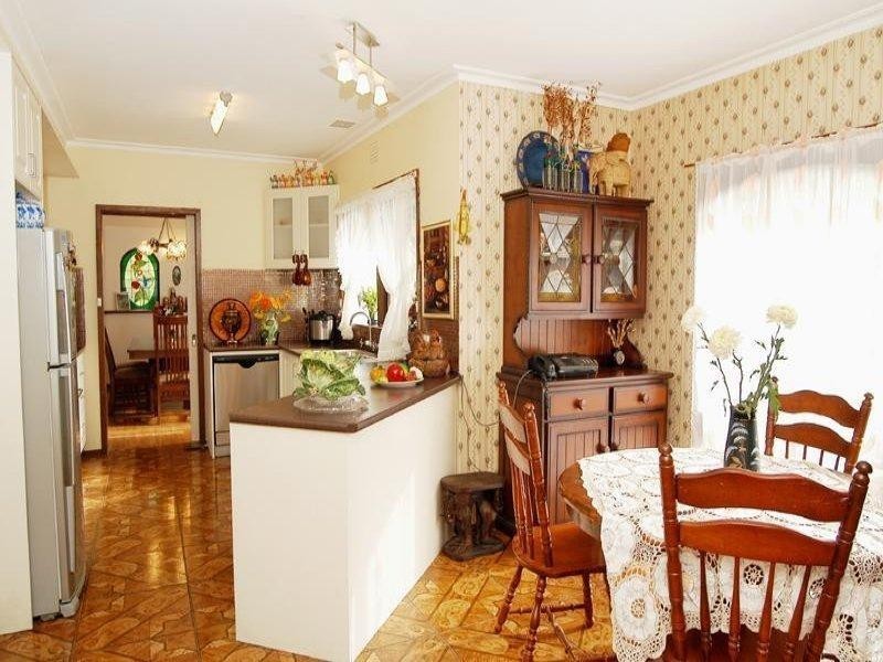 37 Highwood Drive, Wheelers Hill VIC 3150