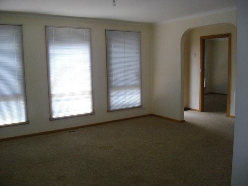 11 Tambo Close, Croydon Hills VIC 3136