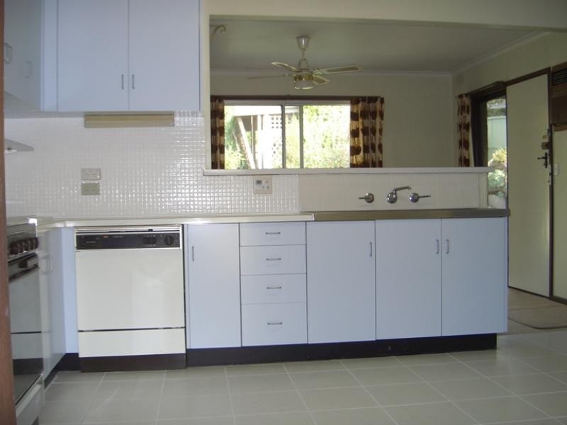 24 Avalon Grove, Ringwood North VIC 3134