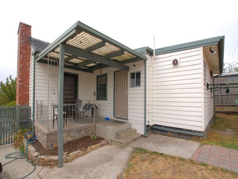 11 Hillcrest Avenue, Ringwood VIC 3134