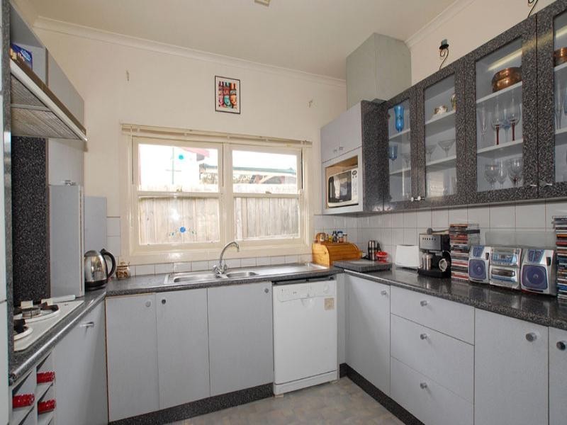 11 Hillcrest Avenue, Ringwood VIC 3134