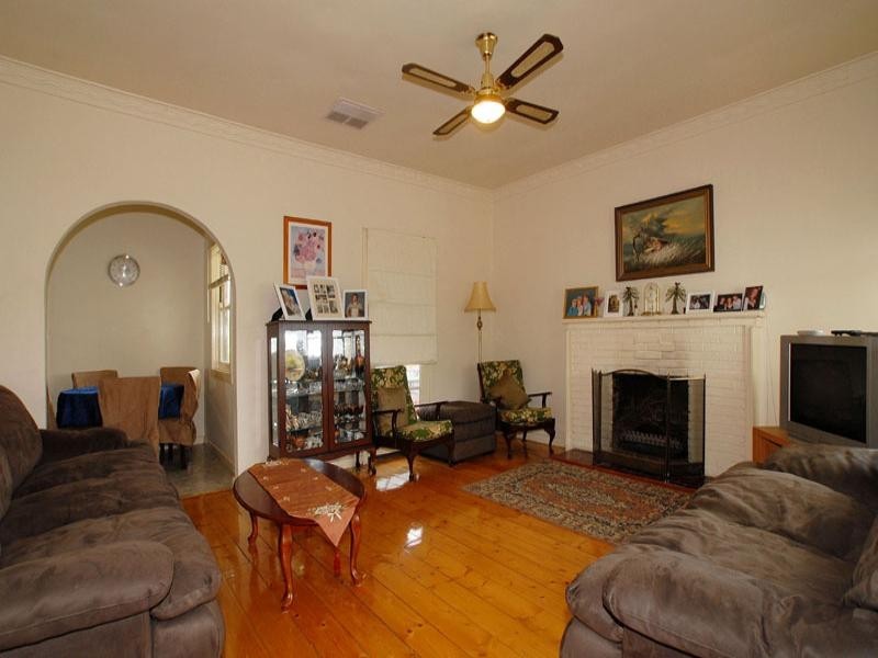 11 Hillcrest Avenue, Ringwood VIC 3134