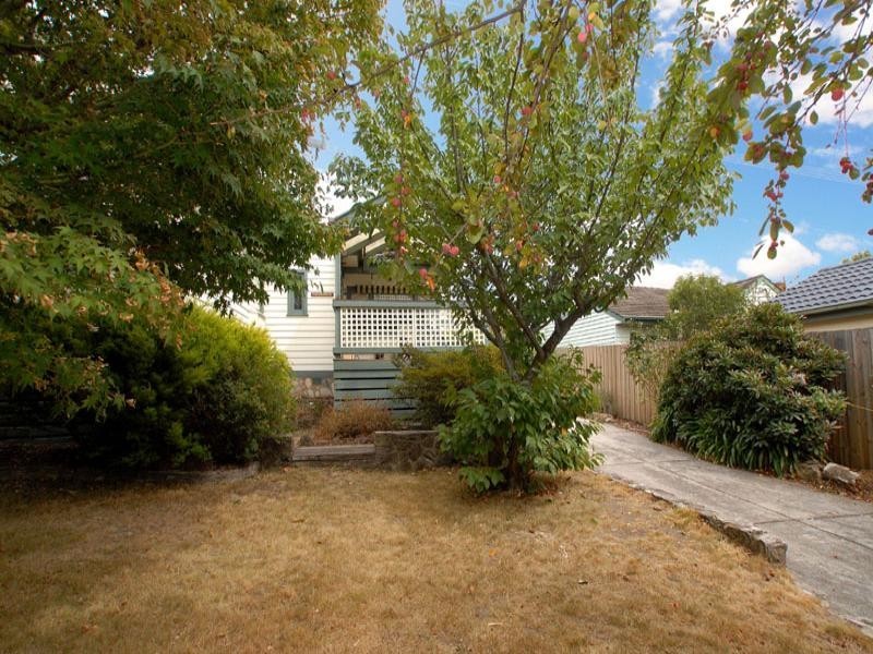 11 Hillcrest Avenue, Ringwood VIC 3134