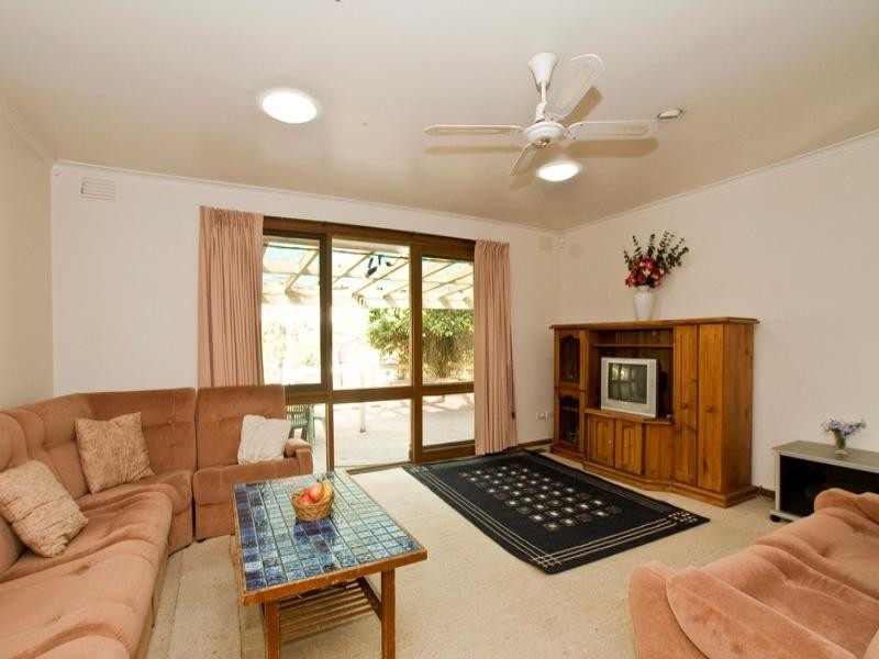 5 Woolmer Court, Croydon Hills VIC 3136