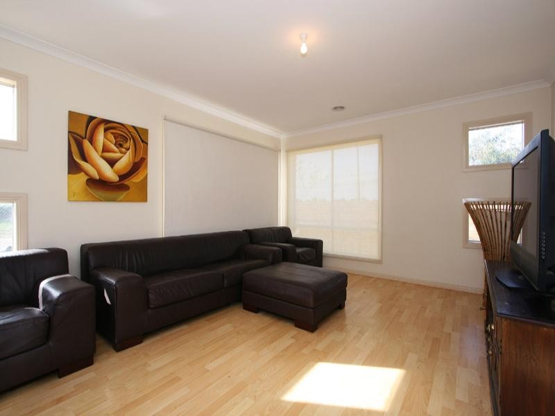 1 Calais Circuit, Cranbourne West VIC 3977