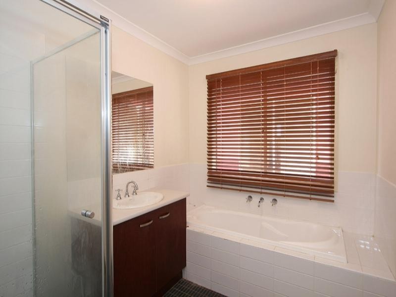 1 Calais Circuit, Cranbourne West VIC 3977
