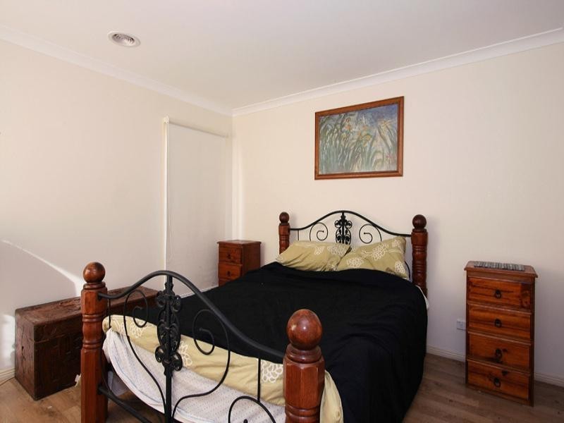 1 Calais Circuit, Cranbourne West VIC 3977